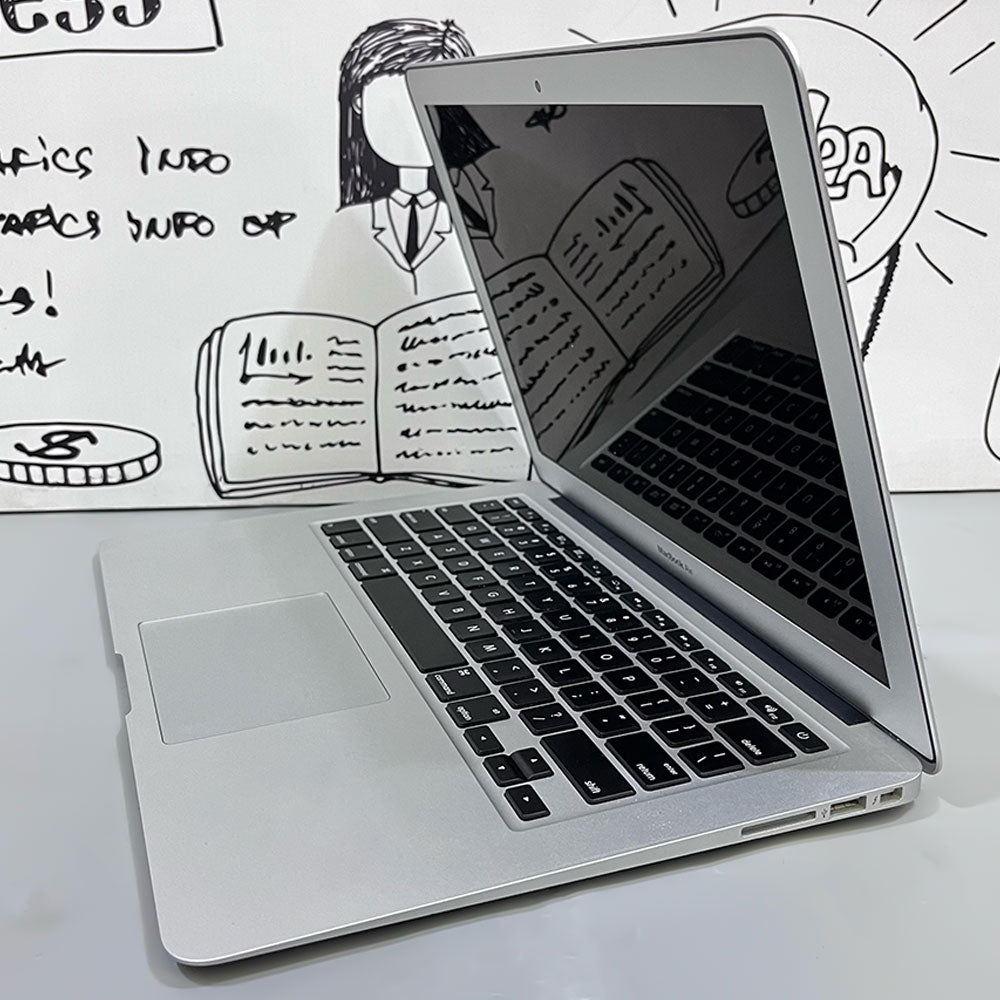 لاب توب ابل MacBook Air 7.2 2017 (انتل كور i7 - رام 8 جيجابايت DDR3 - هارد 250 جيجابايت SSD - انتل جرافيكس HD - شاشة 13.3 بوصة HD - كاميرا) استعمال خارج