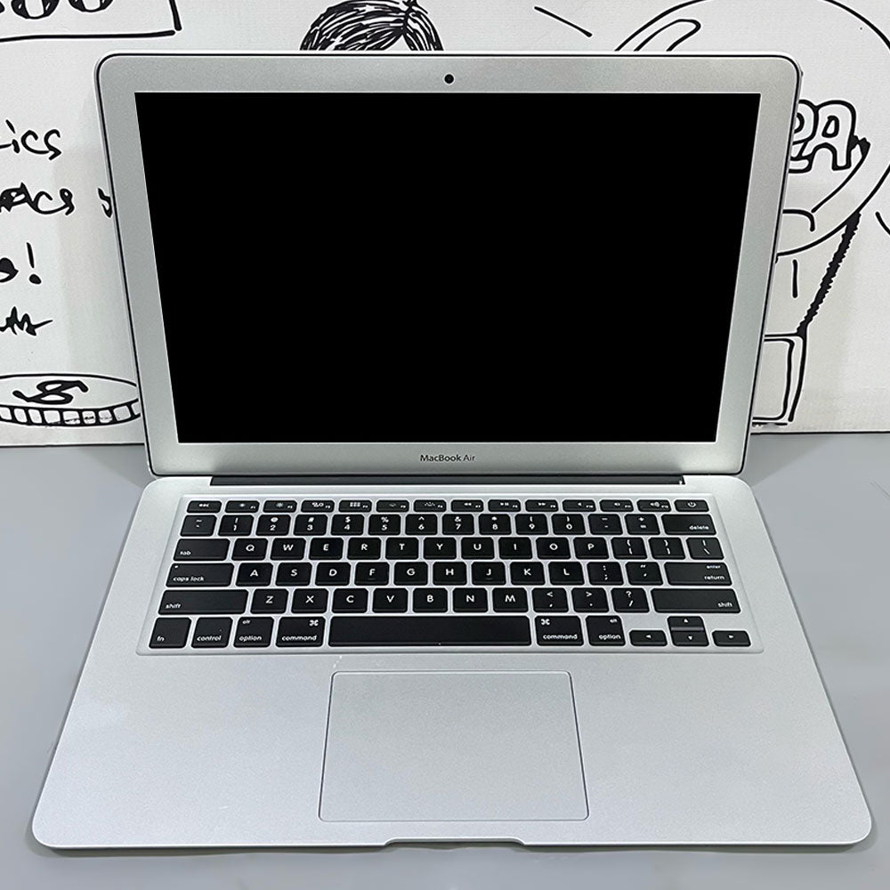 لاب توب ابل MacBook Air 7.2 2017 (انتل كور i7 - رام 8 جيجابايت DDR3 - هارد 250 جيجابايت SSD - انتل جرافيكس HD - شاشة 13.3 بوصة HD - كاميرا) استعمال خارج