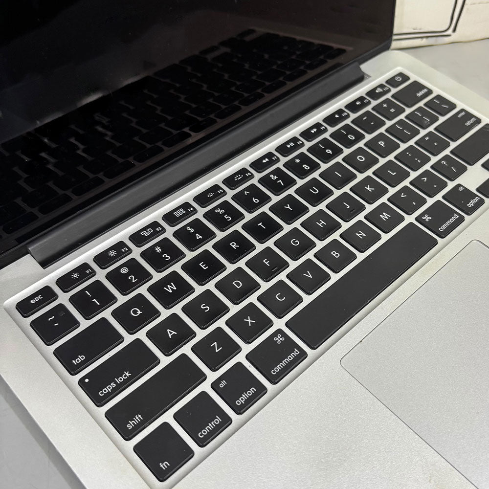 Apple MacBook Pro 12.1 Laptop (Intel Core i5-5287U- 8GB DDR3