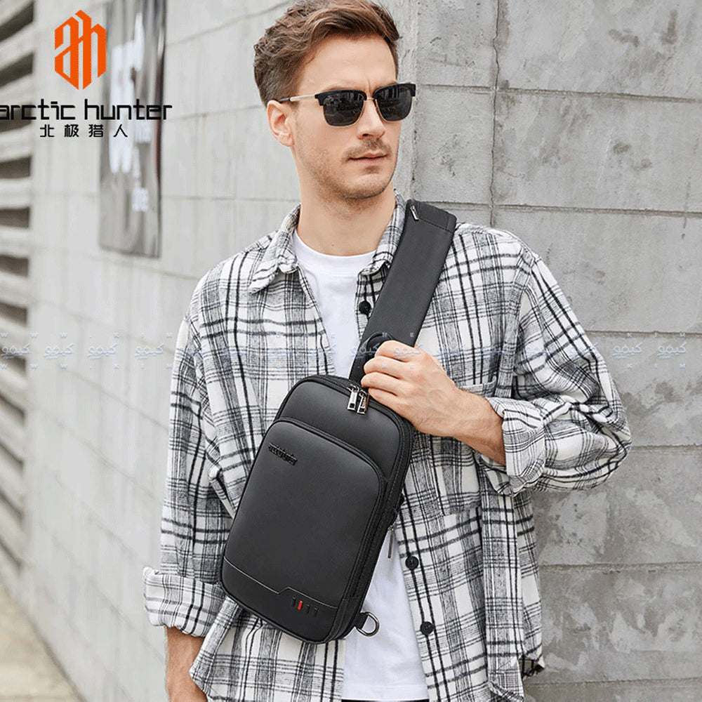 شنطة كروس أركتك هانتر XB00113- اسود