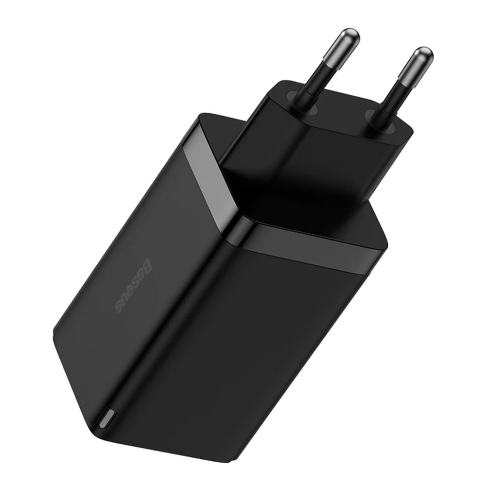 شاحن باسيوس سريع 3 منافذ 65 وات GaN5 Pro