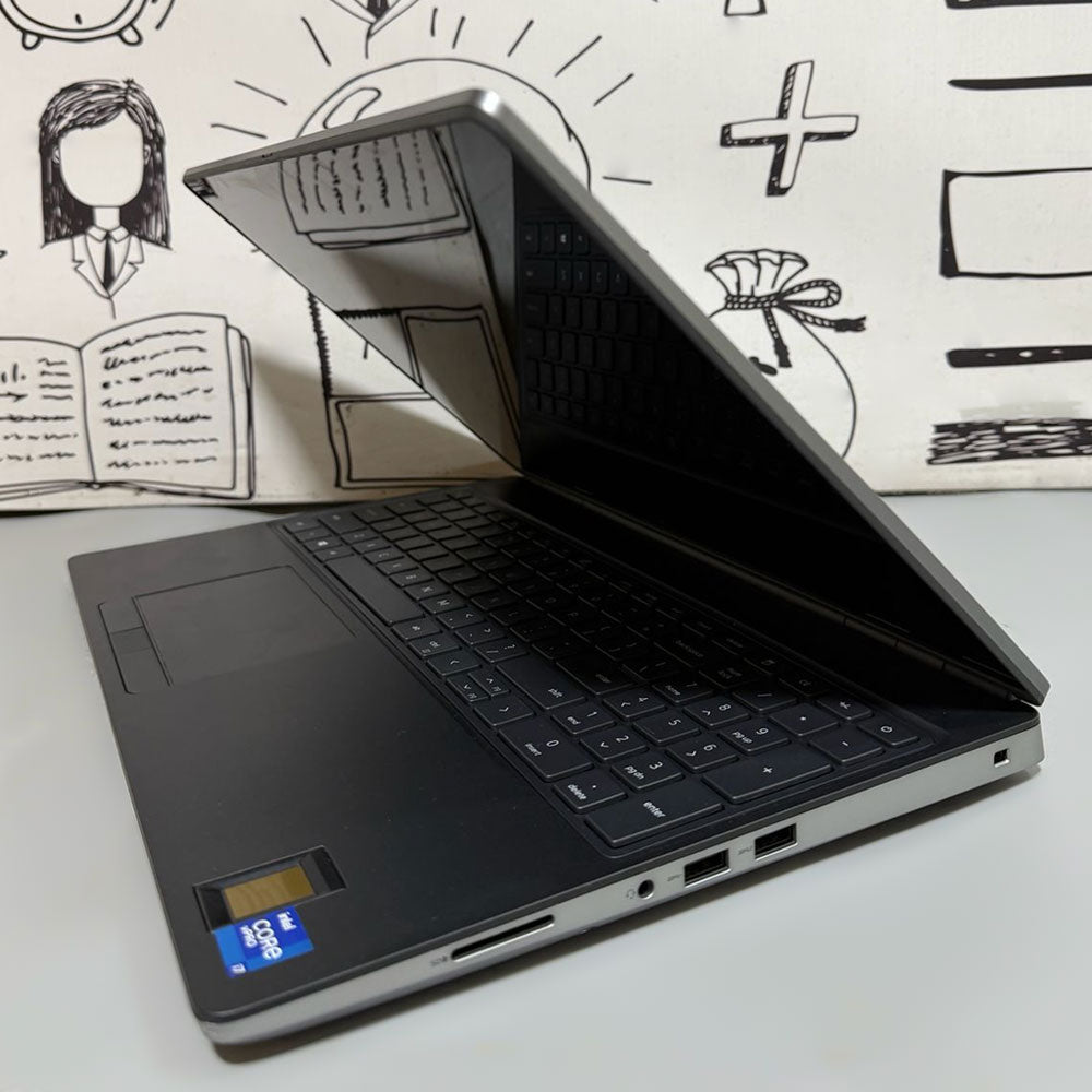 لاب توب ديل Precision 7560 موبايل ورك ستيشن (انتل كور i7-11850H - رام 16 جيجابايت DDR4 - هارد 512 جيجابايت M.2 - نفيديا 8 جيجابايت Quadro RTX A4000 - شاشة 15.6 بوصة FHD تاتش سكرين - كاميرا) استعمال خارج