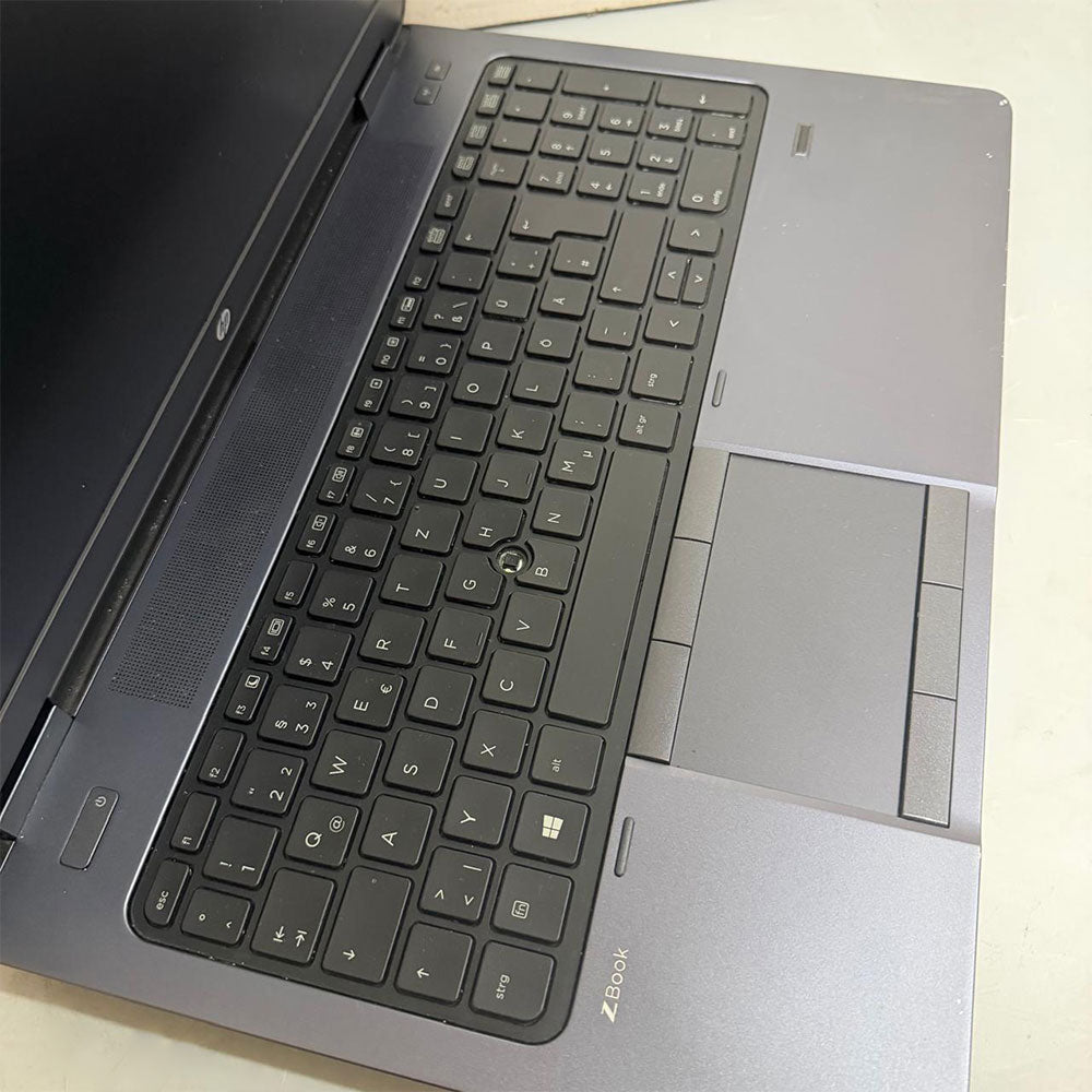 لاب توب اتش بي ZBook 15 (انتل كور i7-4700MQ - رام 8 جيجابايت SSD 256GB - DDR3 - نفيديا كوادرو 2 جيجابايت K2100M - شاشة 15.6 بوصة HD - كاميرا - DVD RW) استعمال خارج