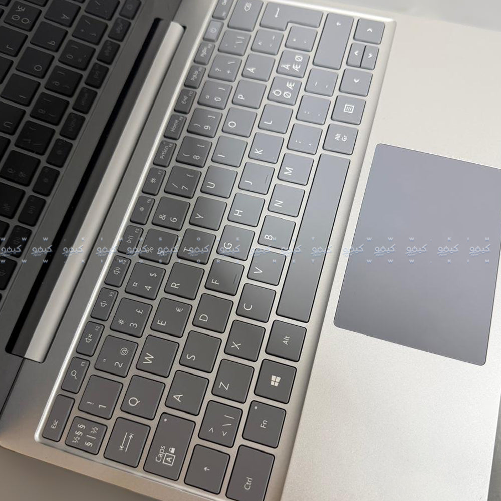 لاب توب ميكروسوفت سيرفيس Go (انتل كور i5-1035G1 - رام 8 جيجابايت M.2 128GB - DDR4 - انتل UHD جرافيكس - شاشة 12.4 بوصة 2K تاتش سكرين - كاميرا) استعمال خارج