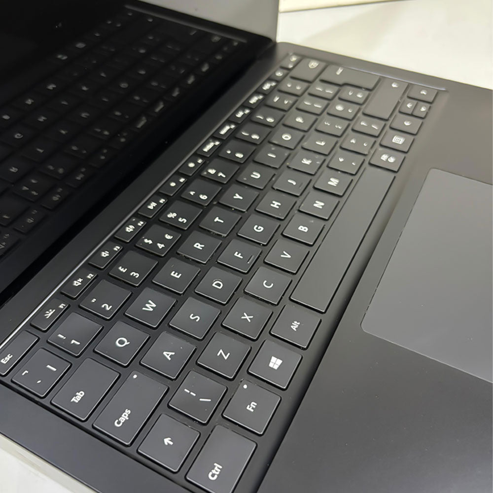 لاب توب ميكروسوفت Surface 3 (انتل كور i7-1065G7 - رام 16 جيجابايت M.2 256GB - DDR4 - انتل Iris Plus جرافيكس - شاشة 13.5 بوصة 2K تاتش سكرين - كاميرا) استعمال خارج