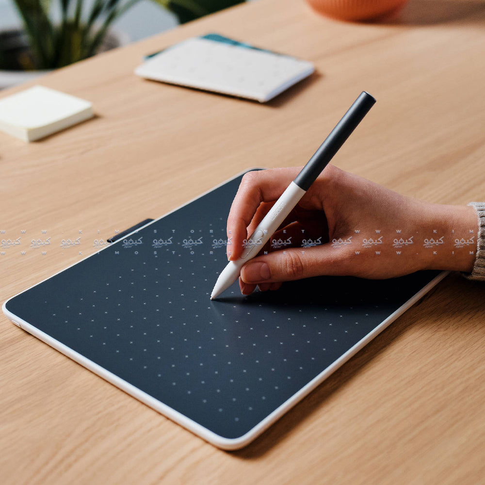 جرافيك تابلت واكوم متوسط بلوتوث One Pen CTC6110WLW1B - ابيض