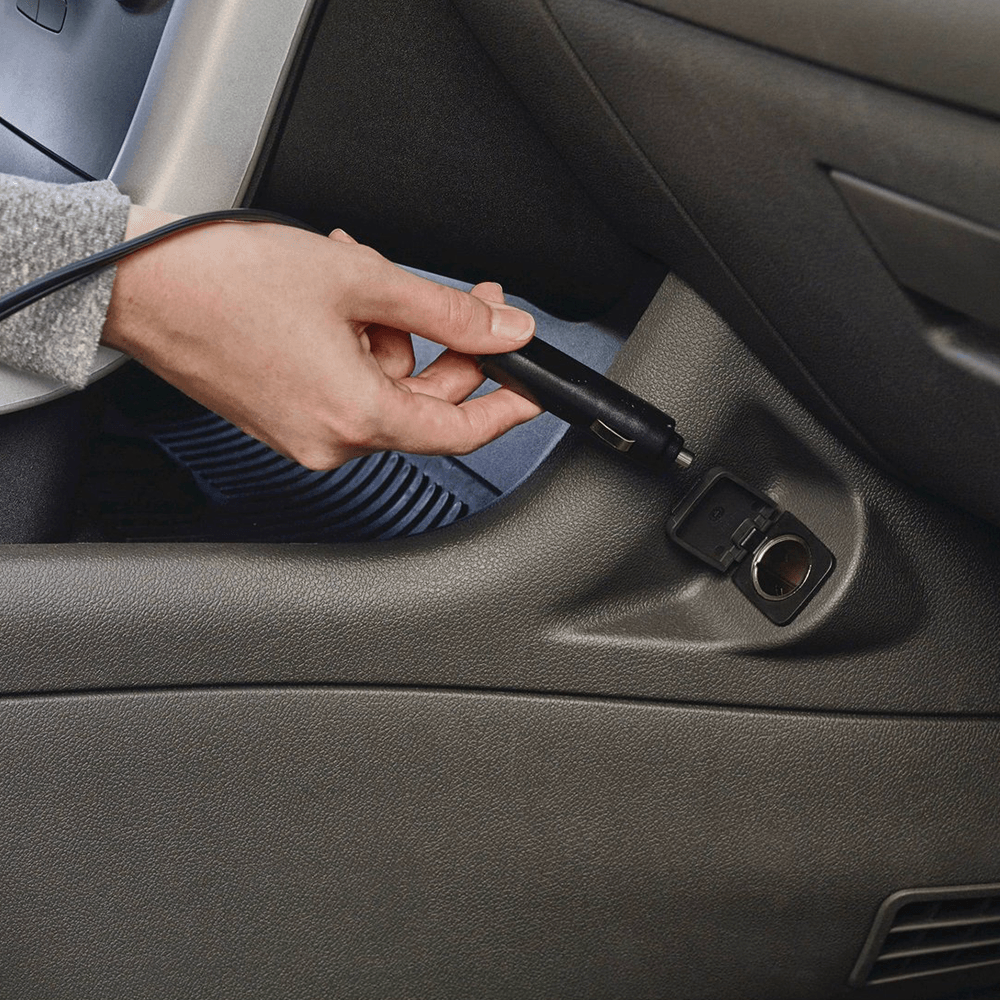 مكنسة كهربائية محمولة للسيارة بلاك + ديكر 0.370 لتر 12.5 وات NV1210AV