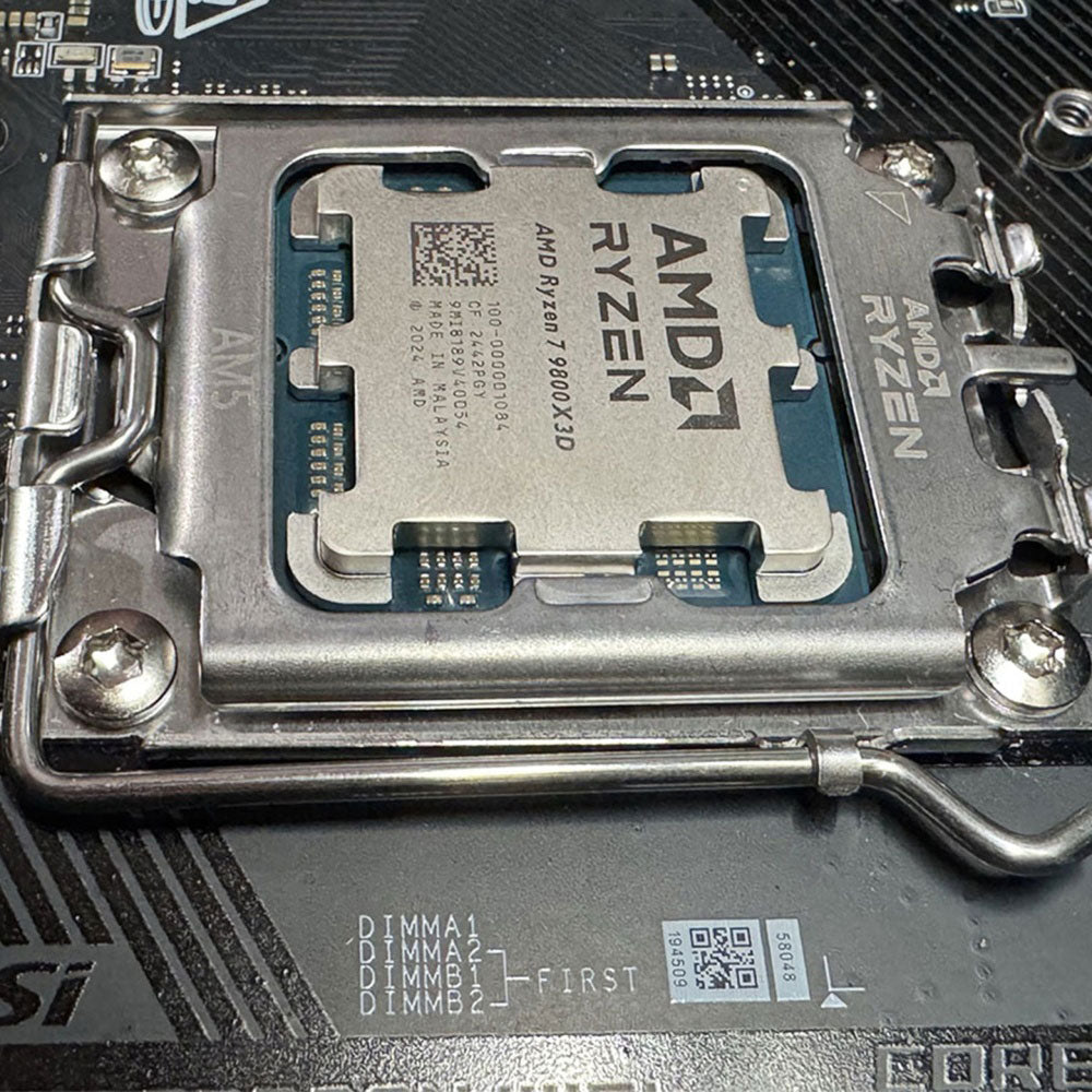 بروسيسور اي ام دي رايزن 7 9800X3D (5.2 جيجاهرتز/104ميجابايت كاش) 8 نواة AM5