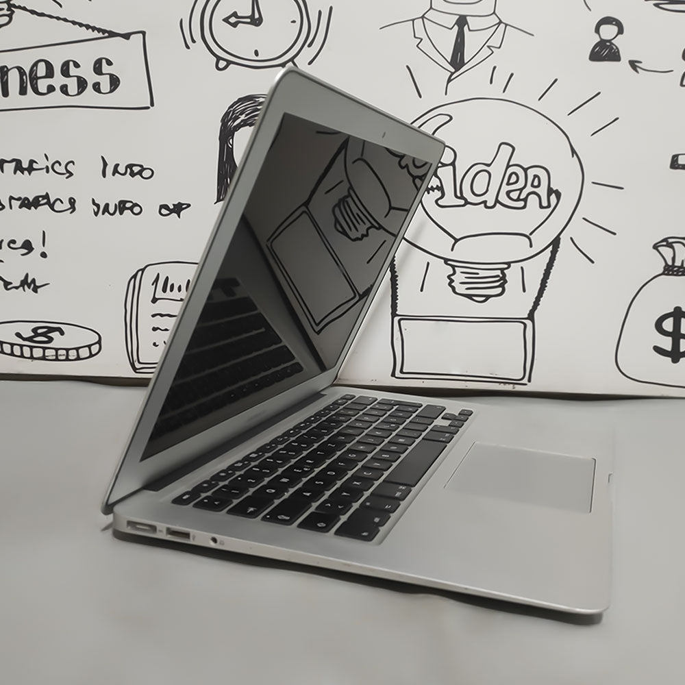 لاب توب ابل MacBook Air 7.2 2017 (انتل كور i5 - رام 8 جيجابايت DDR3 - هارد 250 جيجابايت SSD - انتل جرافيكس HD - شاشة 13.3 بوصة HD - كاميرا) استعمال خارج
