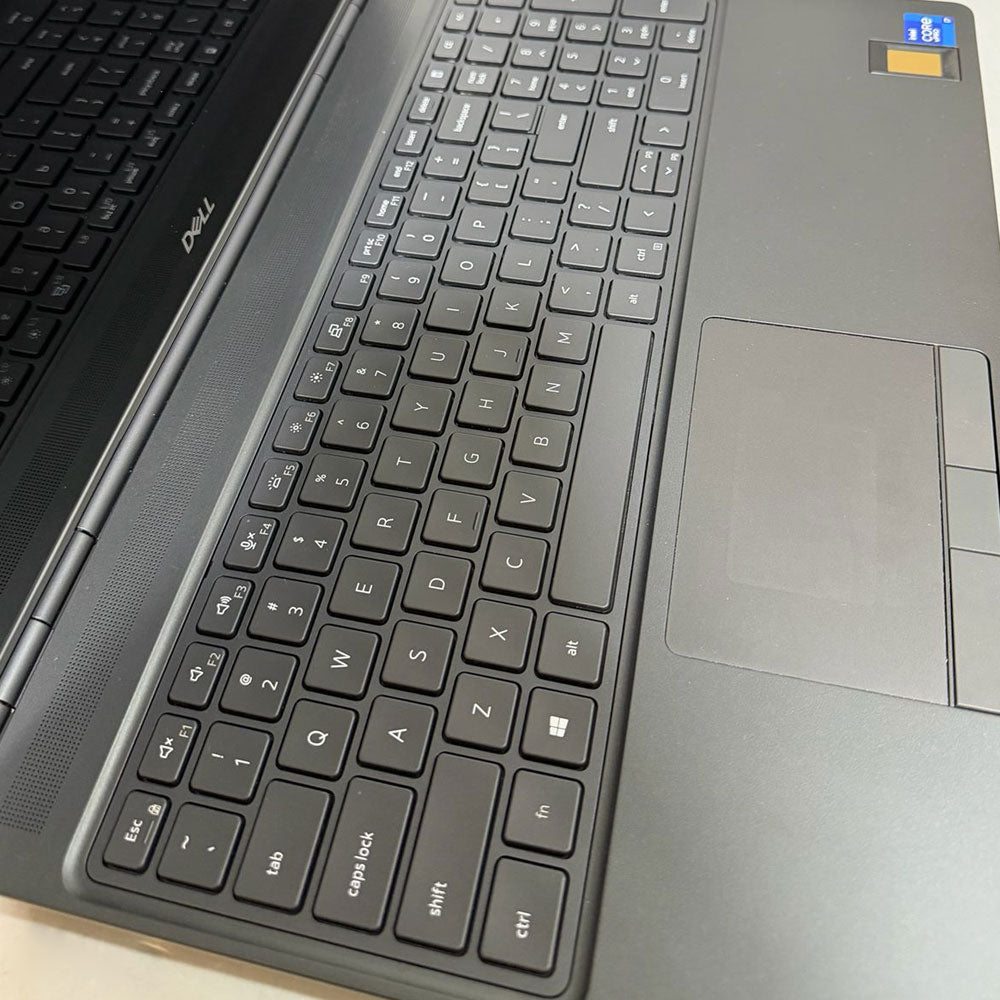 لاب توب ديل Precision 7560 موبايل ورك ستيشن (انتل كور i7-11850H - رام 16 جيجابايت DDR4 - هارد 512 جيجابايت M.2 - نفيديا 8 جيجابايت Quadro RTX A4000 - شاشة 15.6 بوصة FHD تاتش سكرين - كاميرا) استعمال خارج