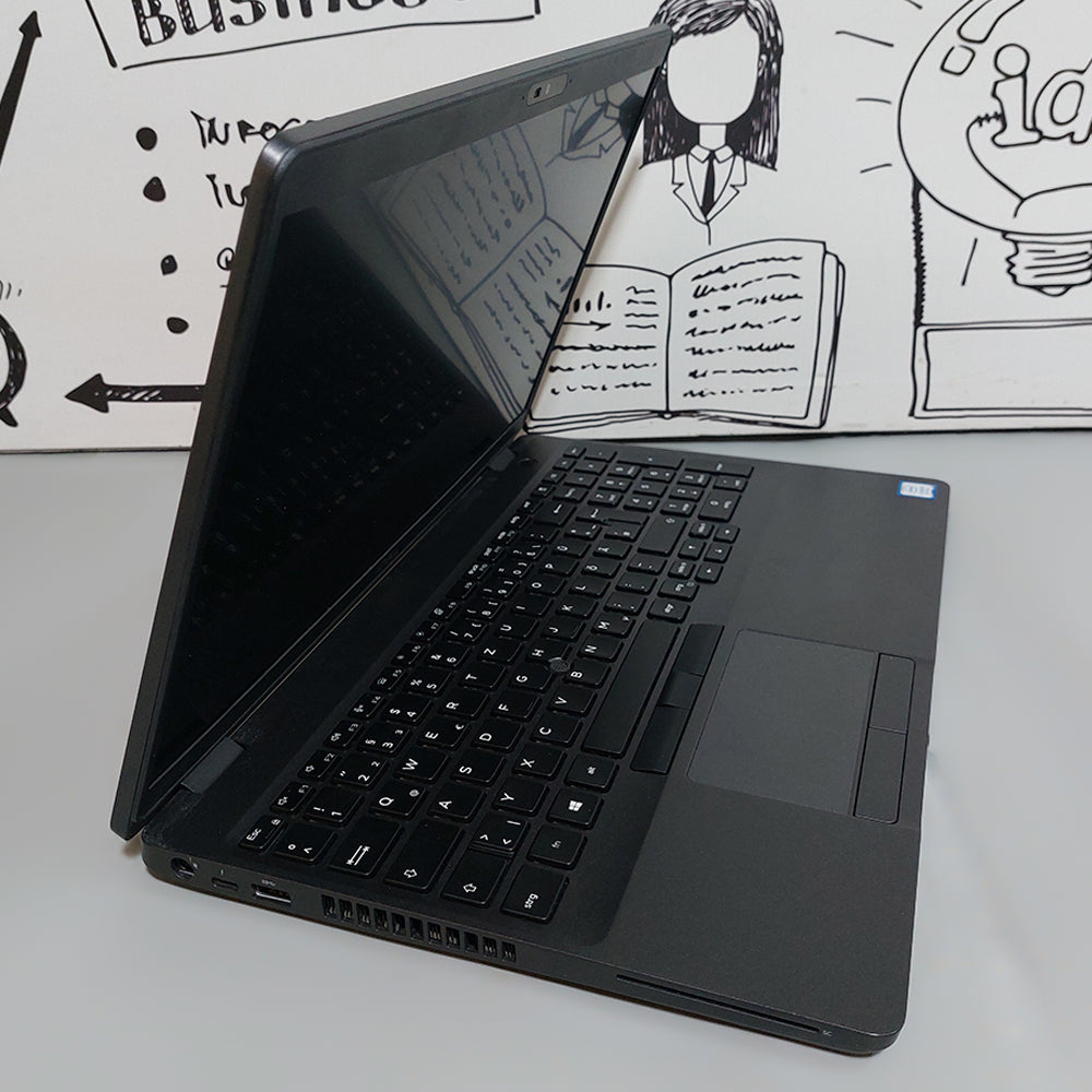 لاب توب ديل Latitude 5500 (انتل كور i5-8365U - رام 16 جيجابايت DDR4 - هارد 256 جيجابايت M.2 - انتل UHD جرافيكس- شاشة 15.6 بوصة FHD - كاميرا) استعمال خارج