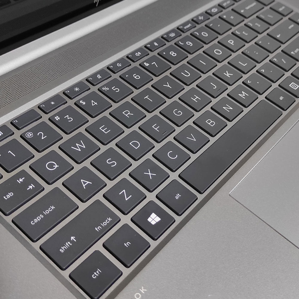 لاب توب اتش بى ZBook Studio G8 موبايل ورك ستيشن (انتل كور i7-11850H - رام 32 جيجابايت M.2 512GB - DDR4 - نفيديا جيفورس 8 جيجابايت RTX 3070 - شاشة 15.6 بوصة 4K تاتش سكرين - كاميرا) استعمال خارج