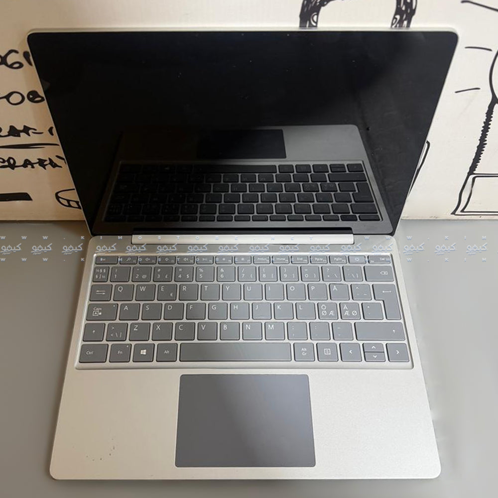 لاب توب ميكروسوفت سيرفيس Go (انتل كور i5-1035G1 - رام 8 جيجابايت M.2 128GB - DDR4 - انتل UHD جرافيكس - شاشة 12.4 بوصة 2K تاتش سكرين - كاميرا) استعمال خارج