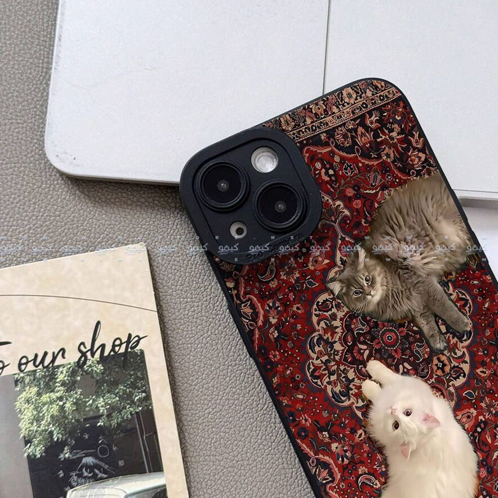 كفر موبايل شكل عين القطة باللونين الأبيض والأسود بنمط سجاد نورديك ريترو