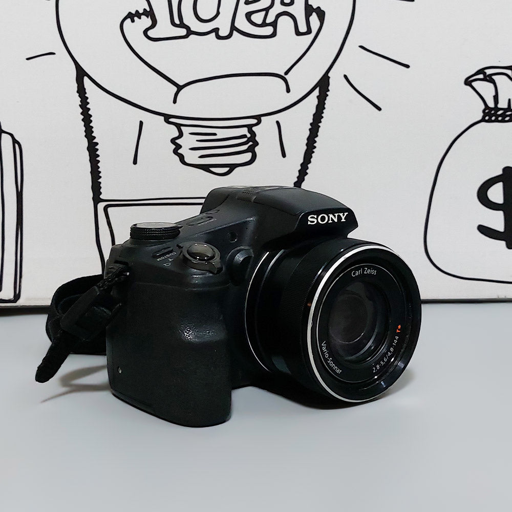 Sony Cyber-shot DSC-HX200V Digital Camera (Used)