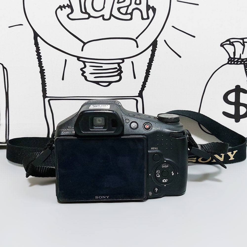 Sony Cyber-shot DSC-HX200V Digital Camera (Used)