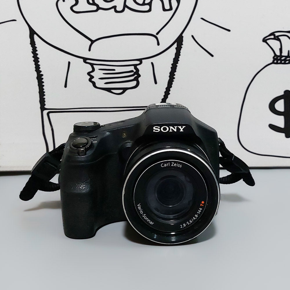 Sony Cyber-shot DSC-HX200V Digital Camera (Used)
